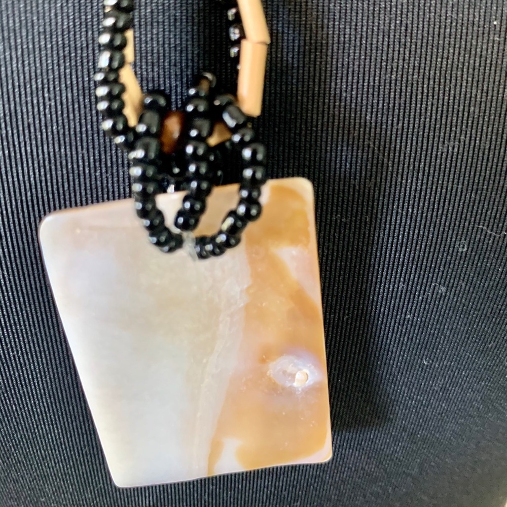Shell pendant necklace - Picture 5 of 10